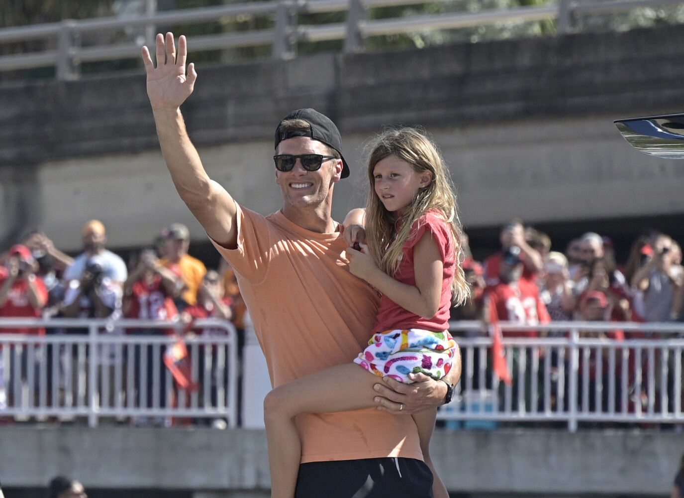 Tom Brady Tosses Lombardi Trophy Off Boat At Super Bowl Parade, It's Caught!