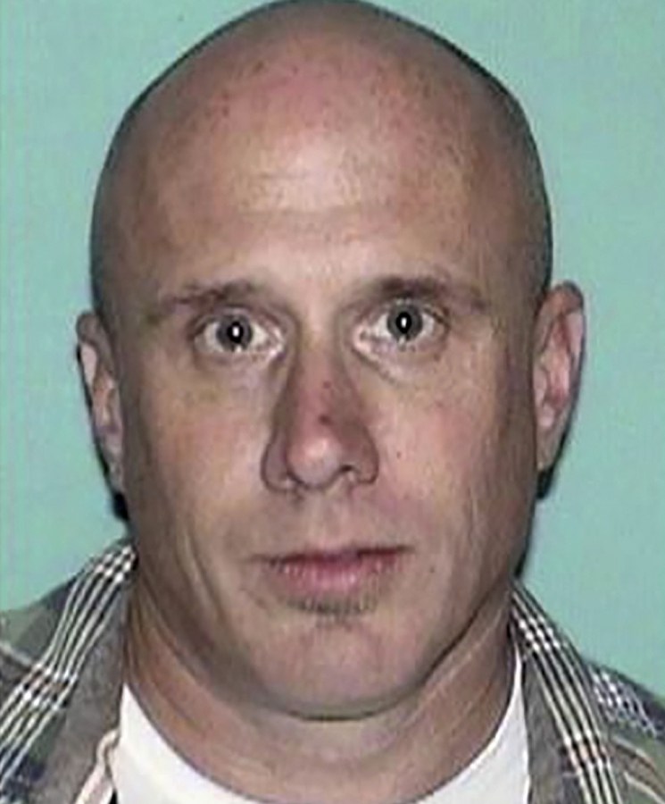 Airport_Bodies-Manhunt_04755