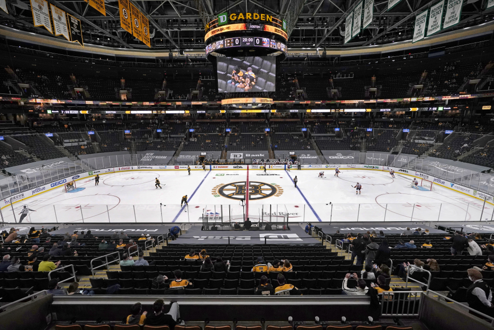 Islanders_Bruins_Hockey_23840