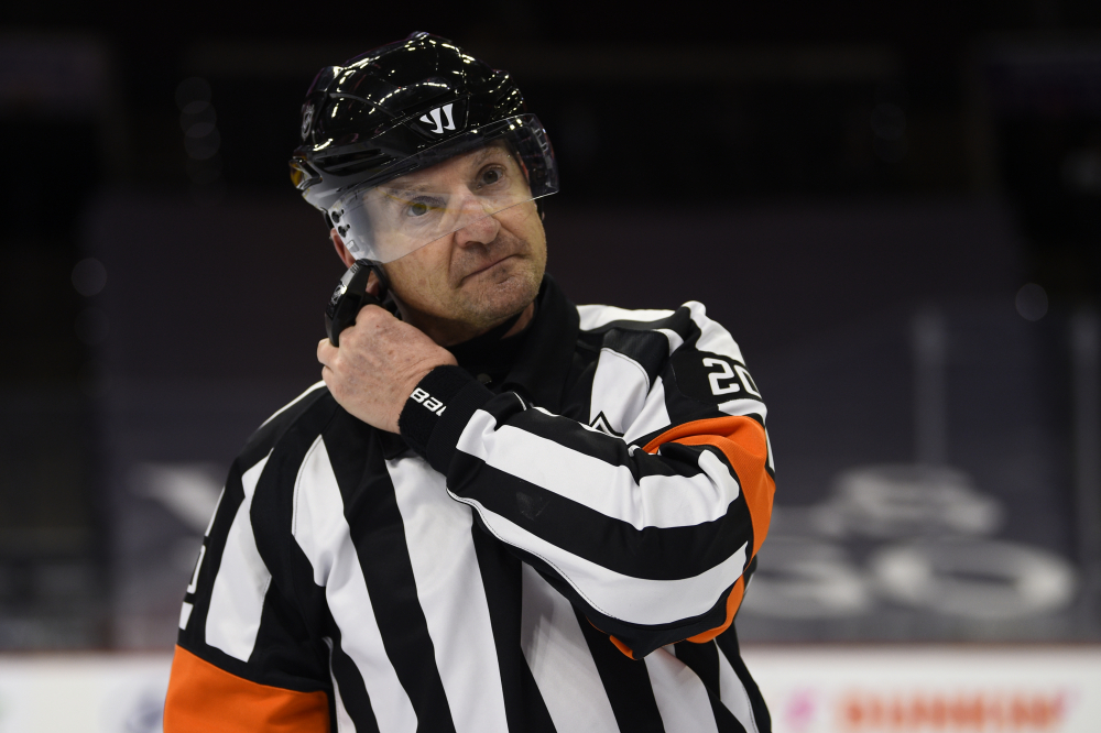 Referee_Hot_Mic_Hockey_16487