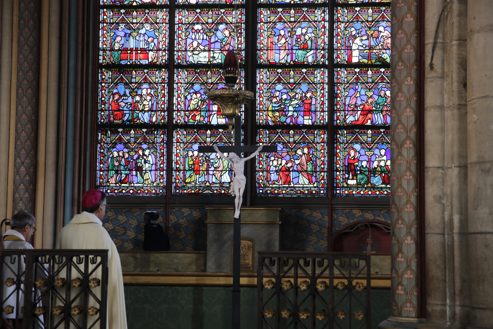France_Notre_Dame_Easter_08301
