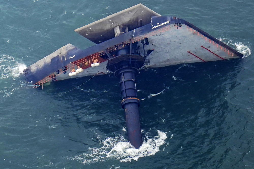 US_Overturned_Boat_Rescue_88781