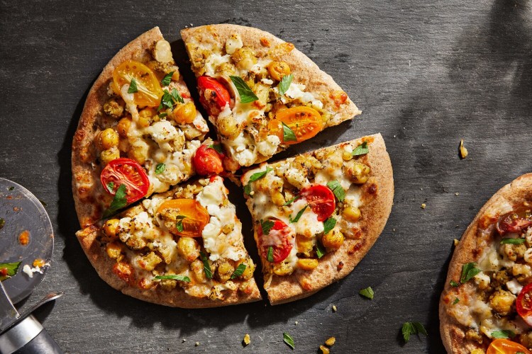 Za'atar-Spiced Chickpea Pita Pizzas. MUST CREDIT: Photo by Tom McCorkle for The Washington Post.