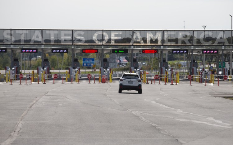 A car approaches the Canada-U.S. border in Quebec. MUST CREDIT: Bloomberg photo by Christinne Muschi