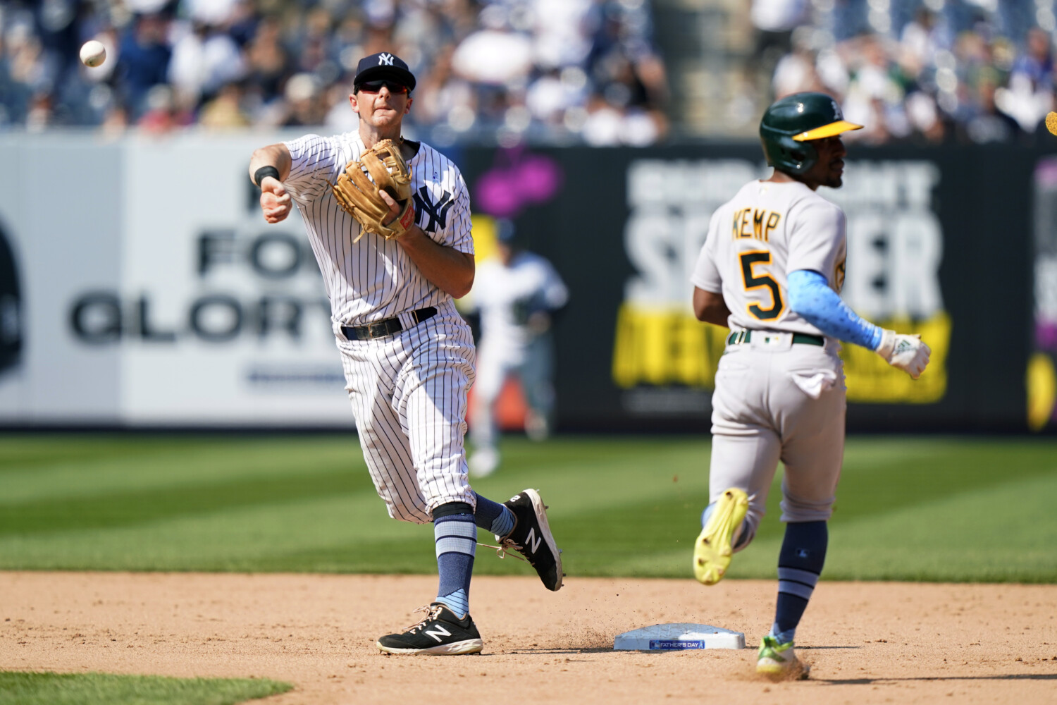 Taylor with the go-ahead homer in Brewers 9-2 win over the Yankees