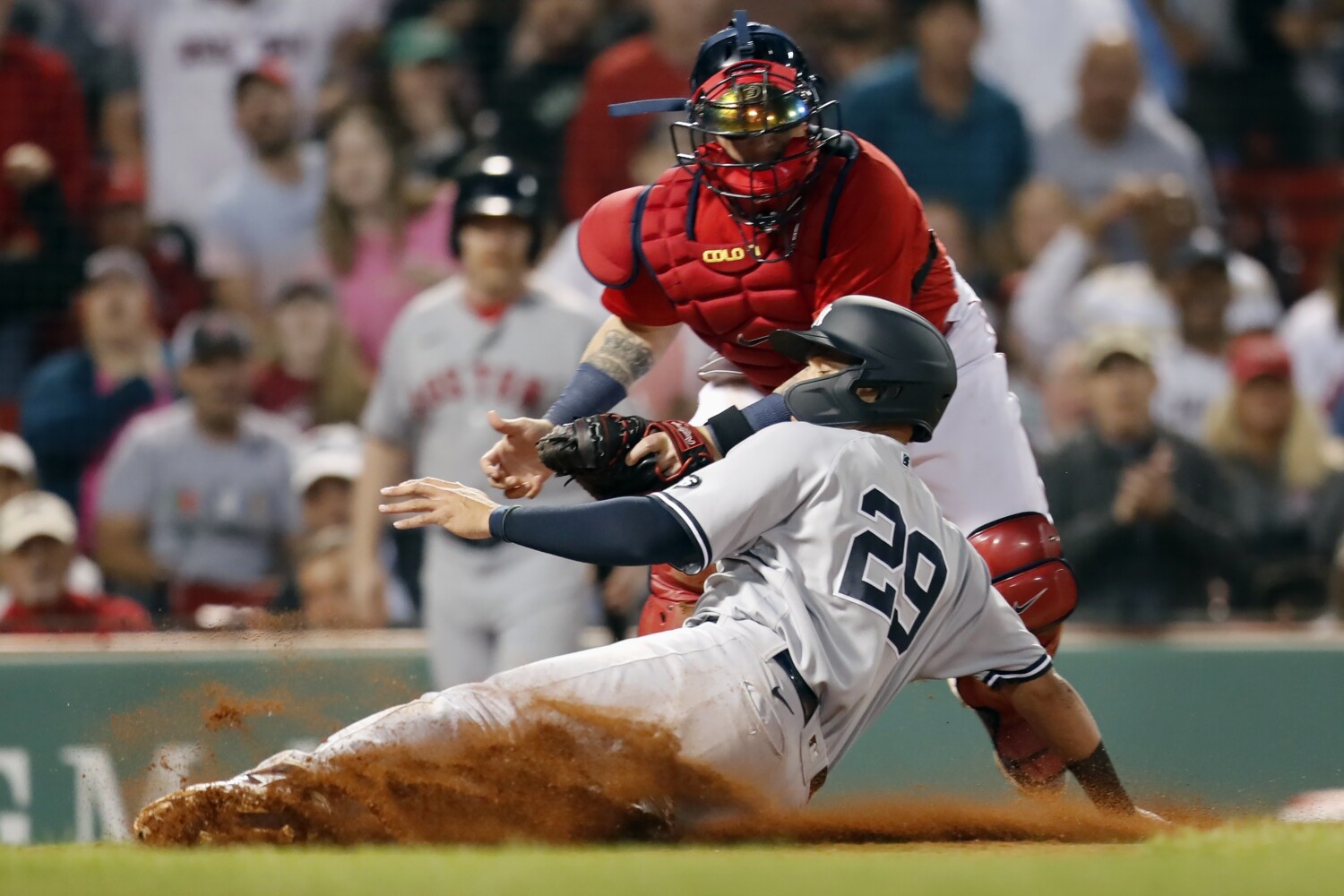 Jonathan Loaisiga leaves bases loaded in 7th, Yankees beat Red Sox 5-3