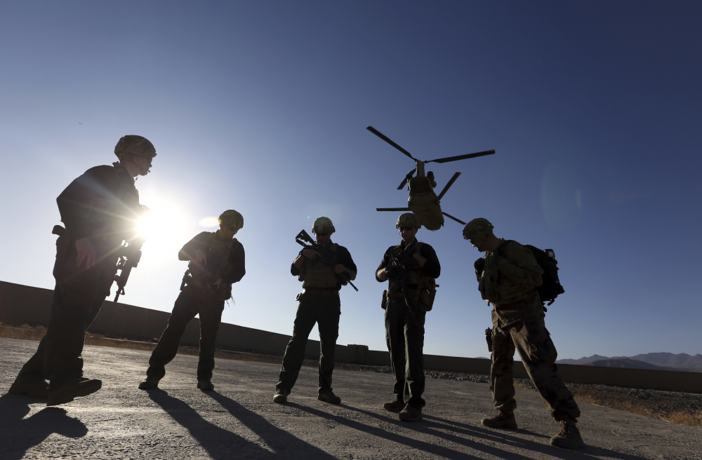 Evacuating_Afghans_70822