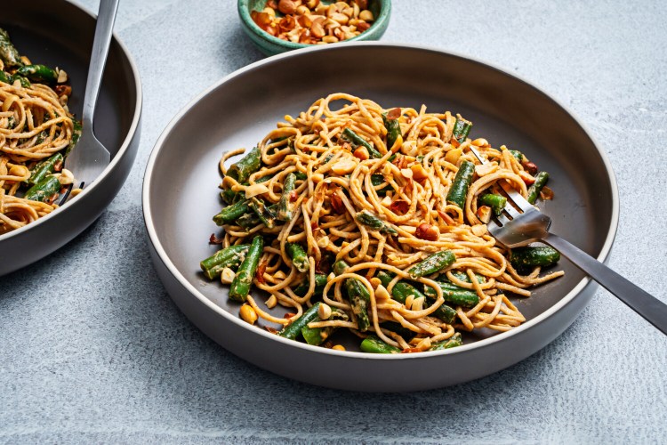 Spicy Peanut Soba Noodles With Green Beans. MUST CREDIT: Photo by Scott Suchman for The Washington Post.