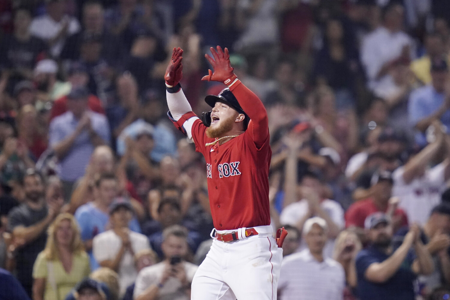 Bichette's late 2-run homer lifts Blue Jays over Rays