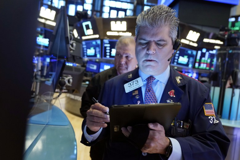 Wall Street rallies to record-breaking end of turbulent week