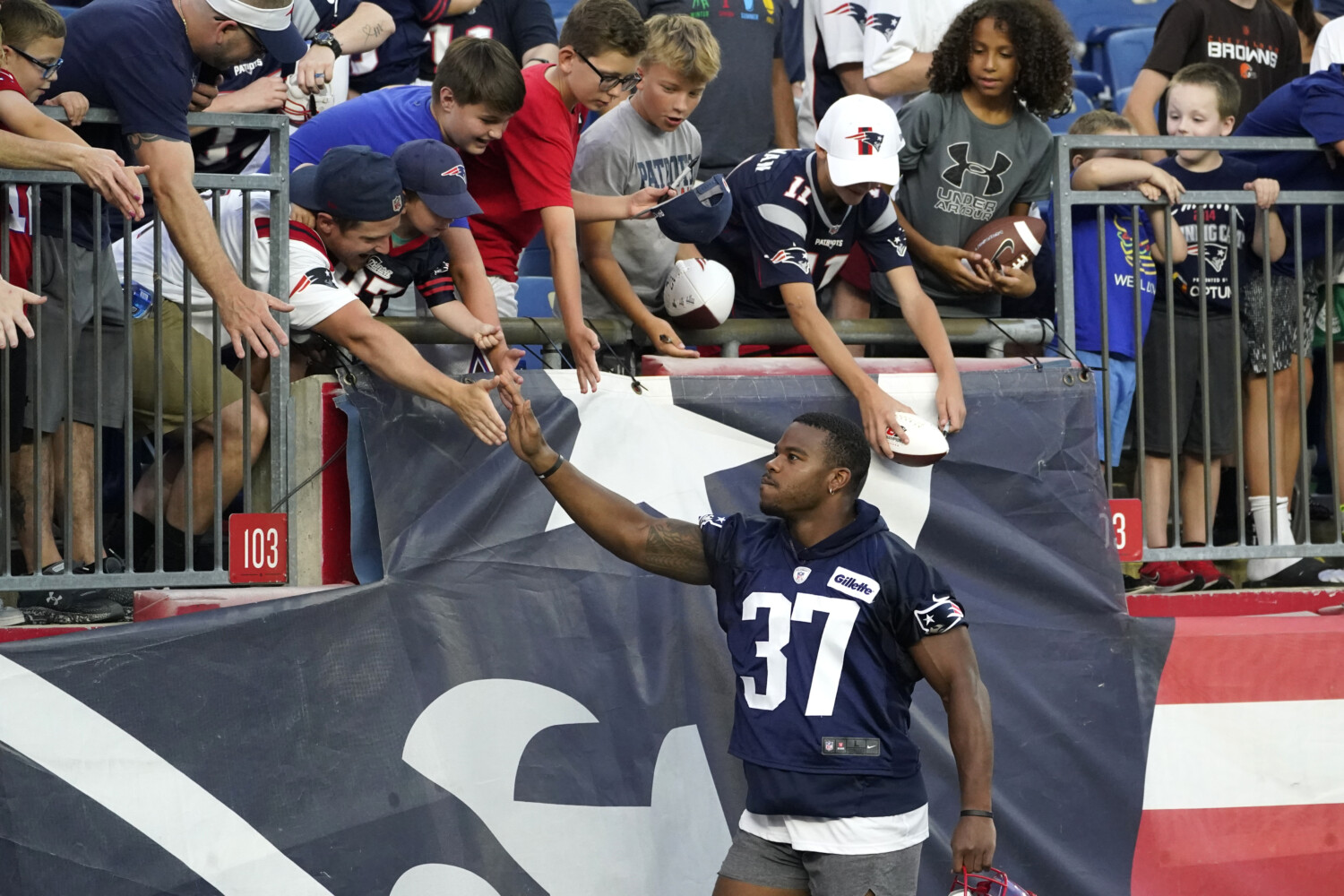 Patriots training camp notebook: An in-stadium scrimmage on Day 9