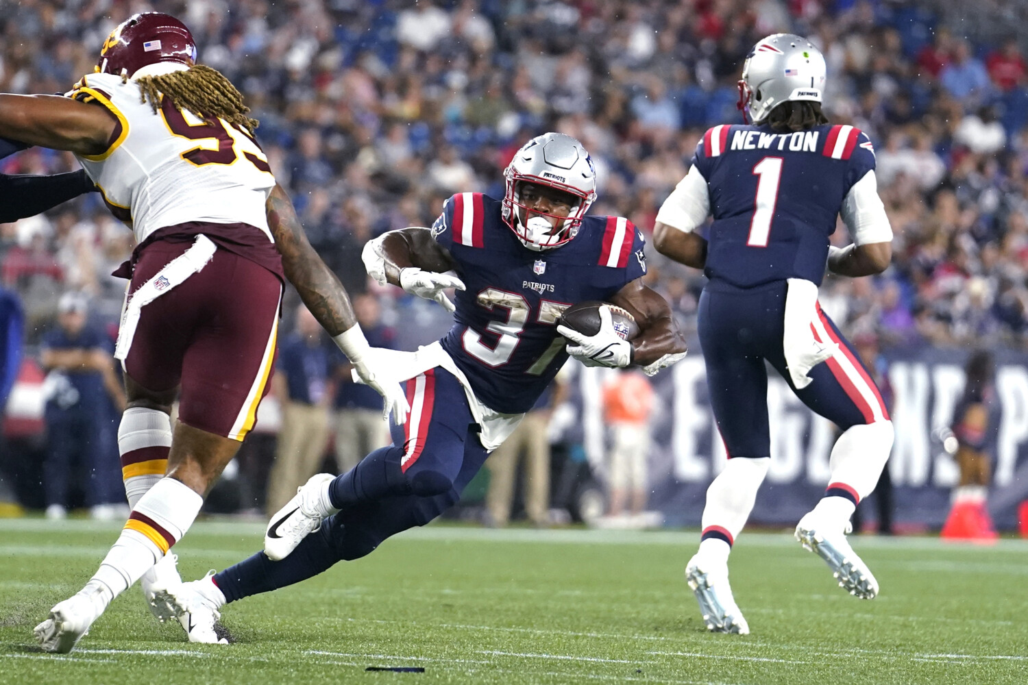 Patriots rookies Mac Jones, Rhamondre Stevenson lead 22-13