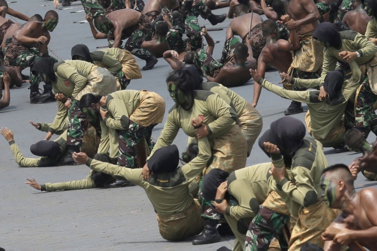 Female members of the Indonesian army show their martial arts skills during a parade marking the 72nd anniversary of the Indonesian Armed Forces in Cilegon, Banten. 

