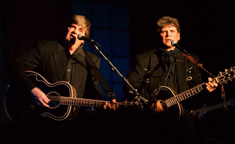 Don Everly, right, and Phil Everly perform in 2000. MUST CREDIT: Washington Post photo by Dudley M. Brooks