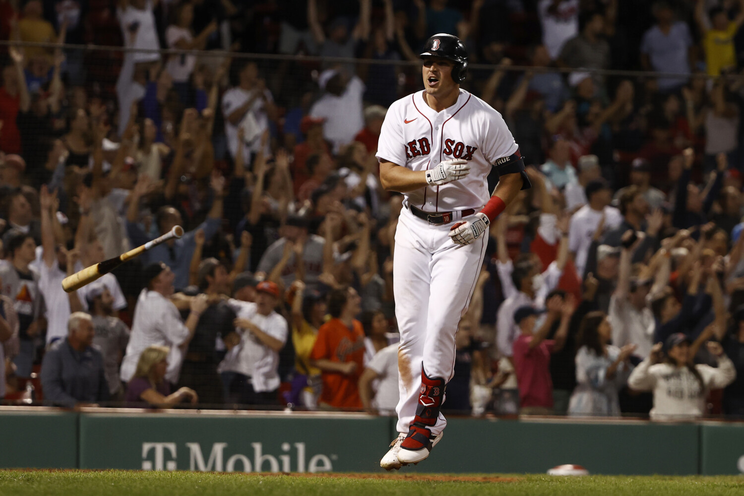Red Sox beat Rays 2-1 on Renfroe's homer in 8th