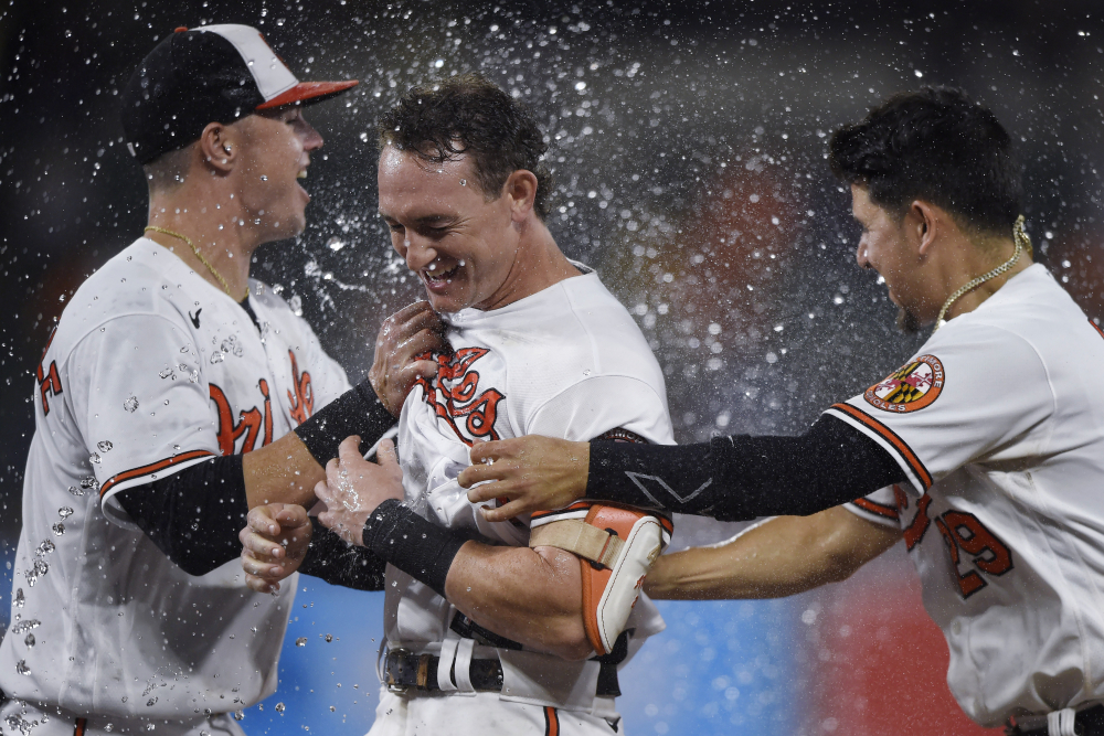 Mountcastle hits two of Orioles' 5 HRs in 8-1 win over A's