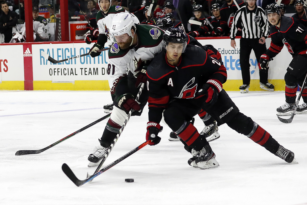 NHL roundup: Hurricanes top Devils in shootout, extend historic