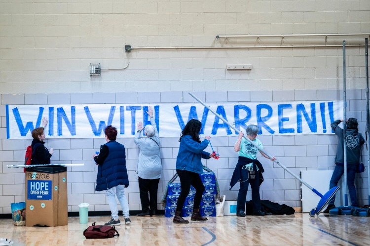 Supporters of Democratic presidential candidate Sen. Elizabeth Warren of Massachusetts gather at the beginning of caucus night at Roosevelt High School in Des Moines on Feb. 3, 2020. MUST CREDIT: Washington Post photo by Melina Mara.