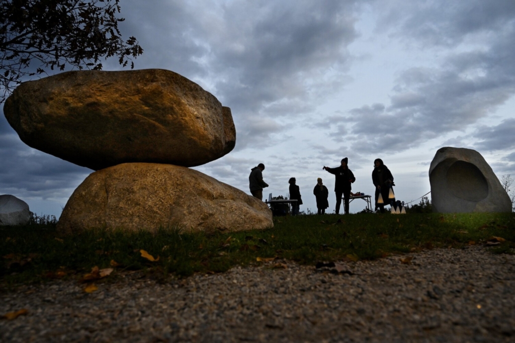 Works of art or monuments to ego? Rock-stacking stirs debate – Twin Cities