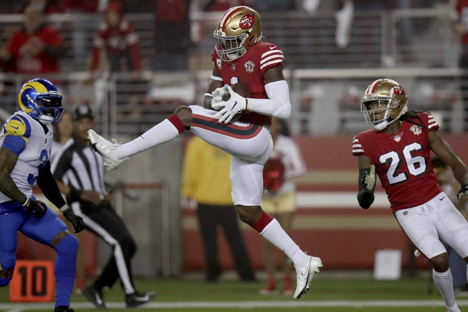49ers win 1st home game in more than a year, 31-10 over Rams