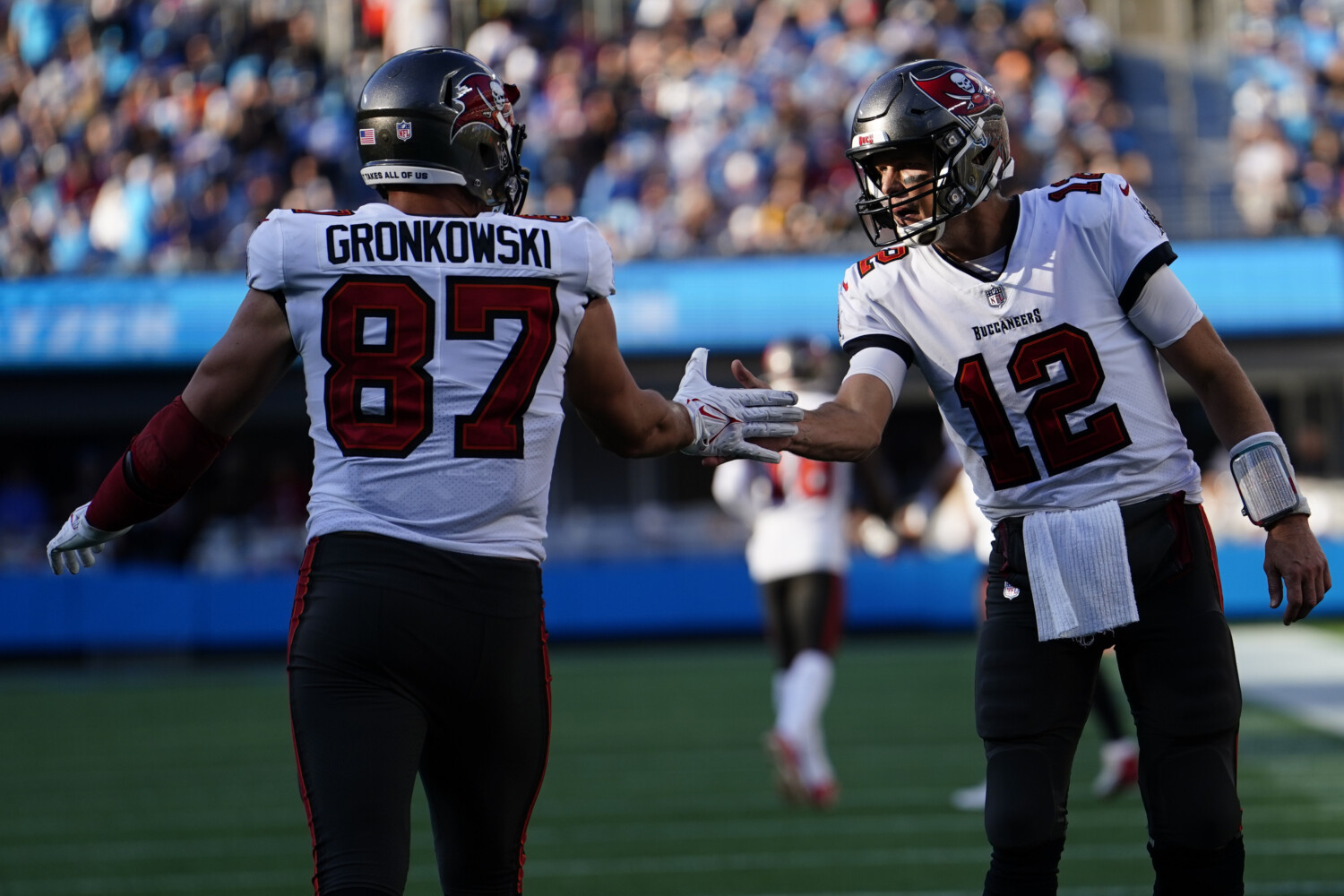 Tom Brady leads Buccaneers' win over Panthers to clinch division