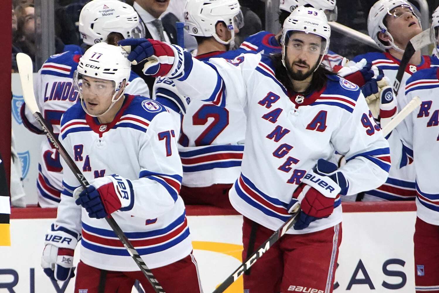 Kreider scores 45th goal, Rangers hold off Penguins 3-2