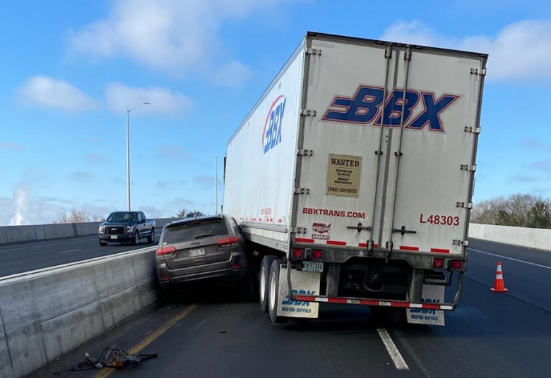 No serious injuries in dramatic I-95 crash involving state trooper ...
