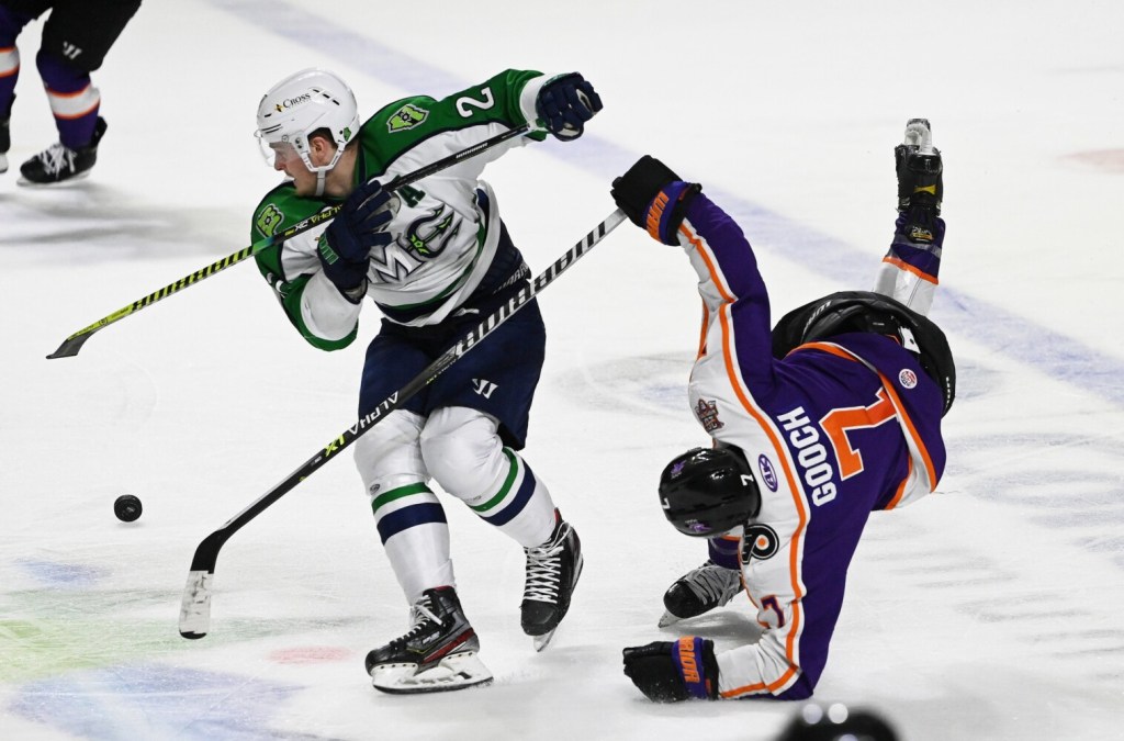 ECHL playoffs: Mariners beat Reading, 4-0, to even series at 2-2