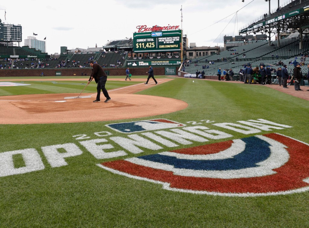 MLB roundup: Happ's three hits lift Cubs past Brewers on Opening Day