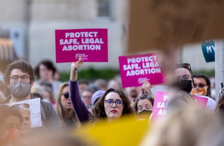 Hundreds of protesters came out in support of abortion rights in response to the leaked Supreme Court draft opinion outside of the federal courthouse in Portland on May 3. (Staff photo by Brianna Soukup/Staff Photographer)