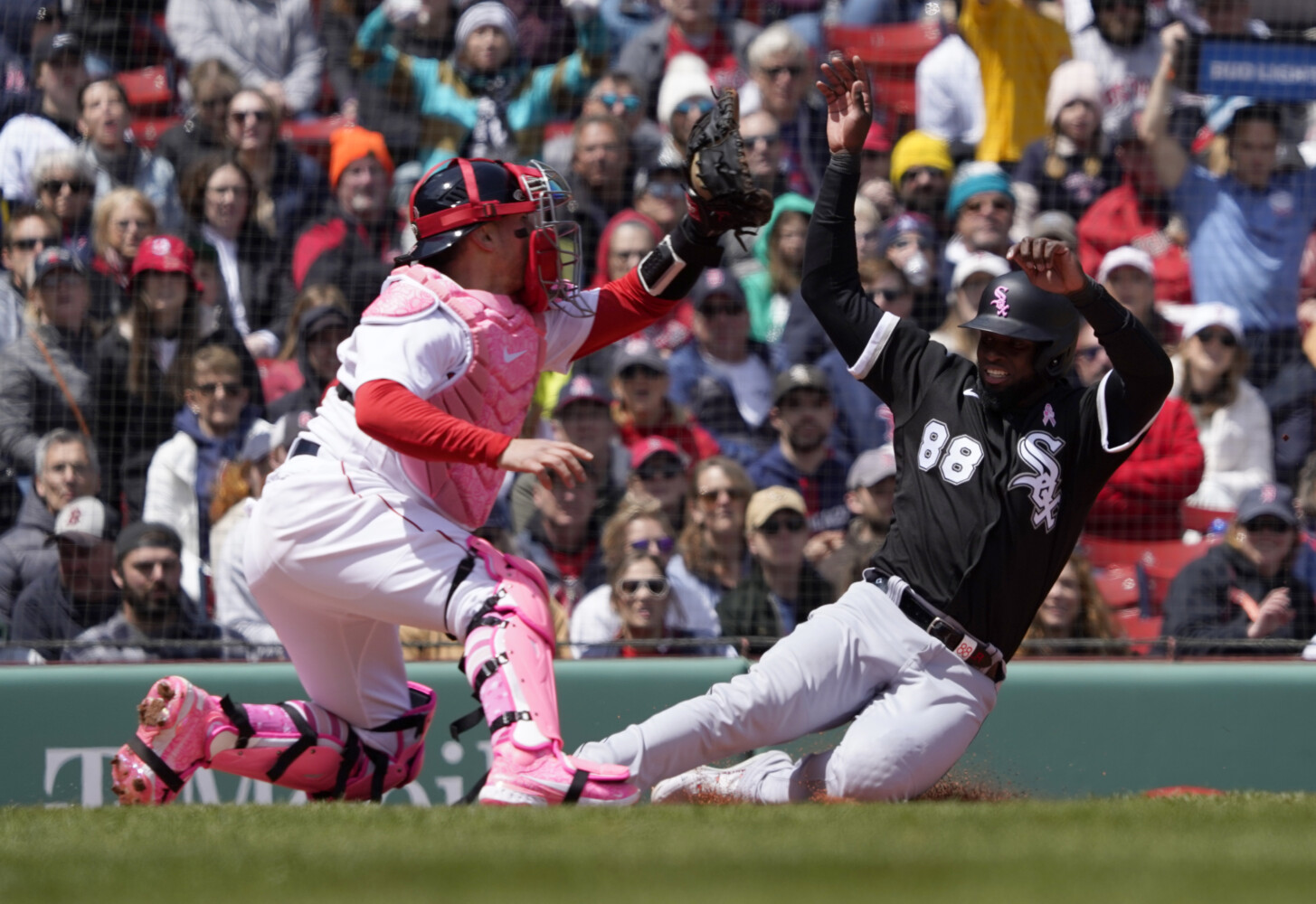 White Sox lose opening series to Angels