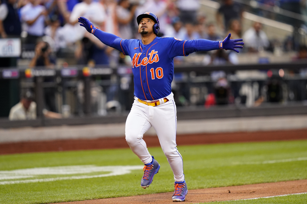 Alonso homers in consecutive at-bats and drives in 6 as Mets rout
