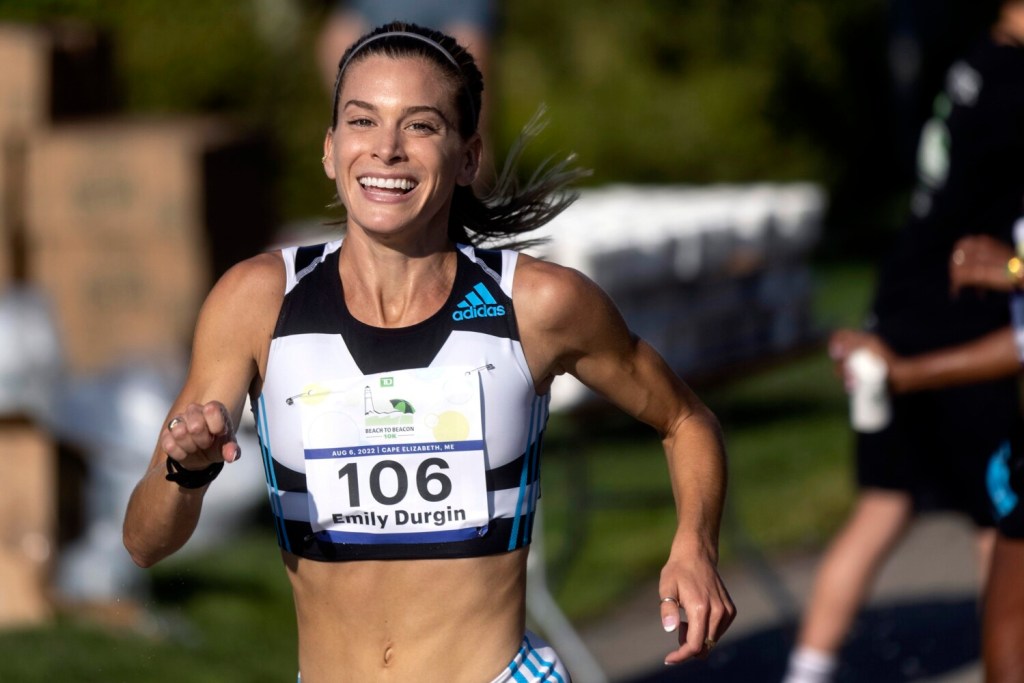 Emily Durgin se convierte en la segunda corredora de maratón más rápida de Maine