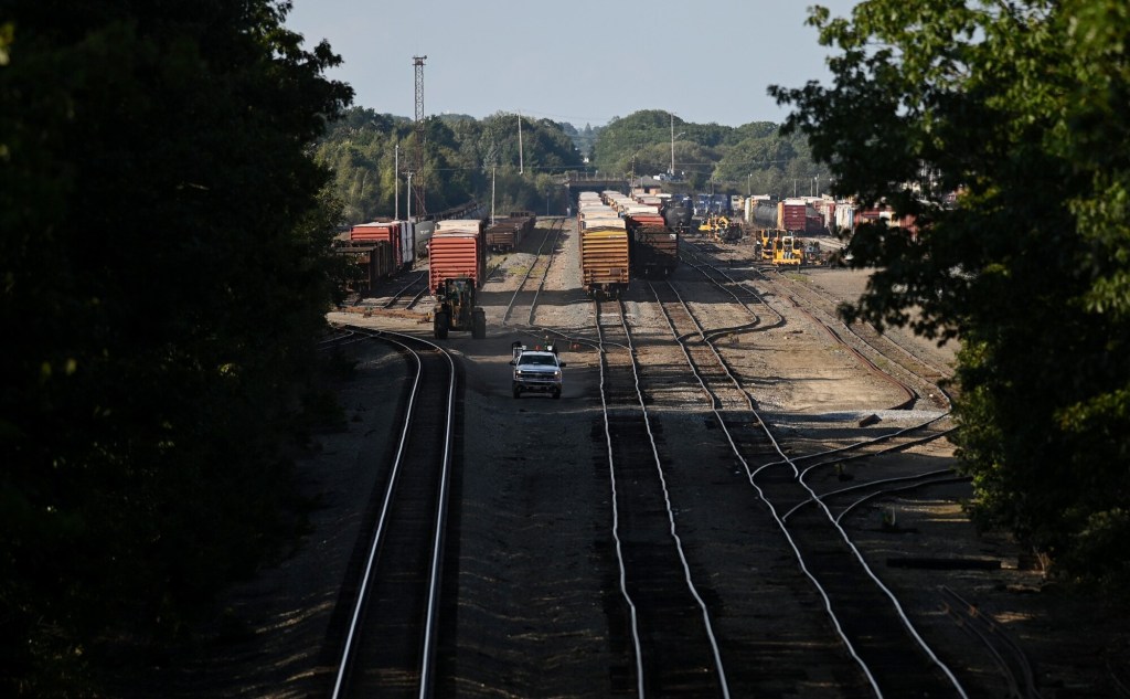 Maine rail operator asks feds to remove safety signal at Rigby Yard