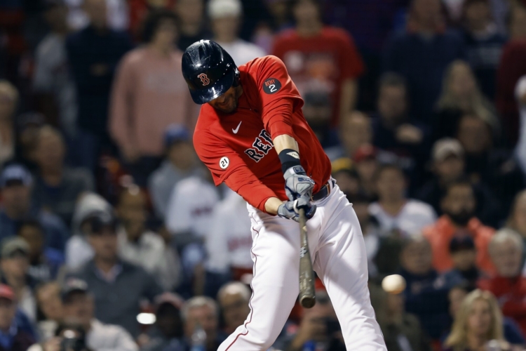 Red Sox score two in eighth to beat Royals, 2-1