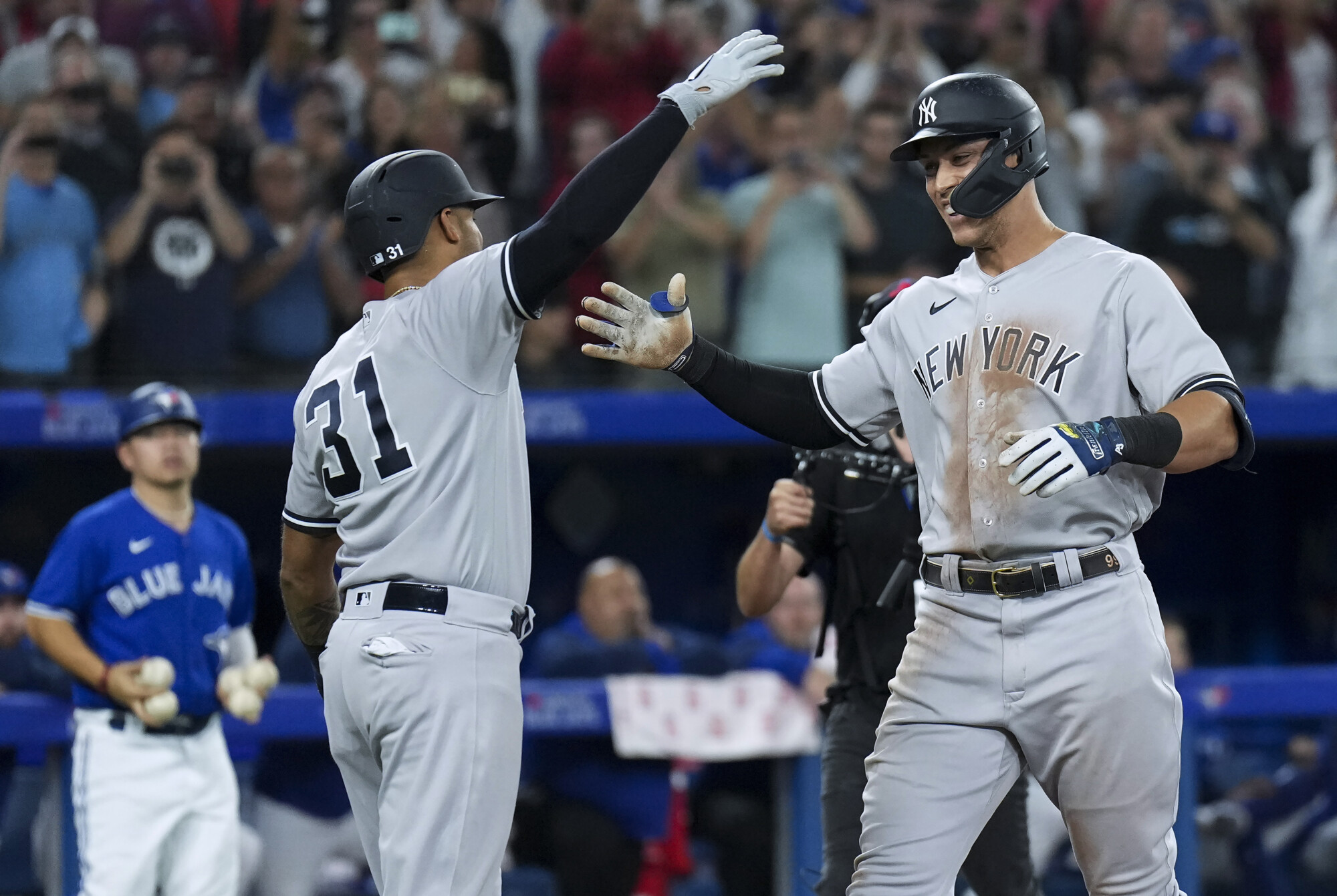 Yankees star Judge hits 61st home run, ties Maris' AL record