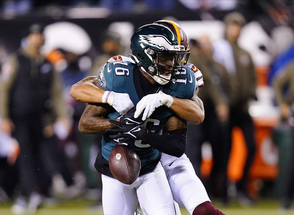 5 unsung Eagles key to 4-0 start, led by LB waived before season