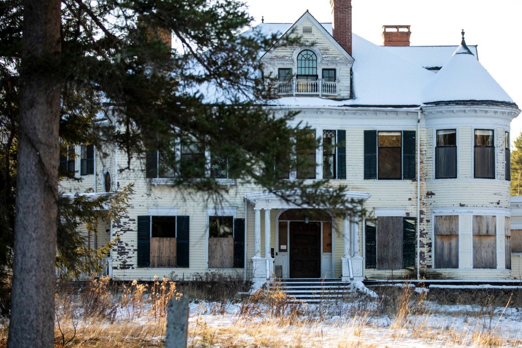 Preservationists visit Bethel treasures