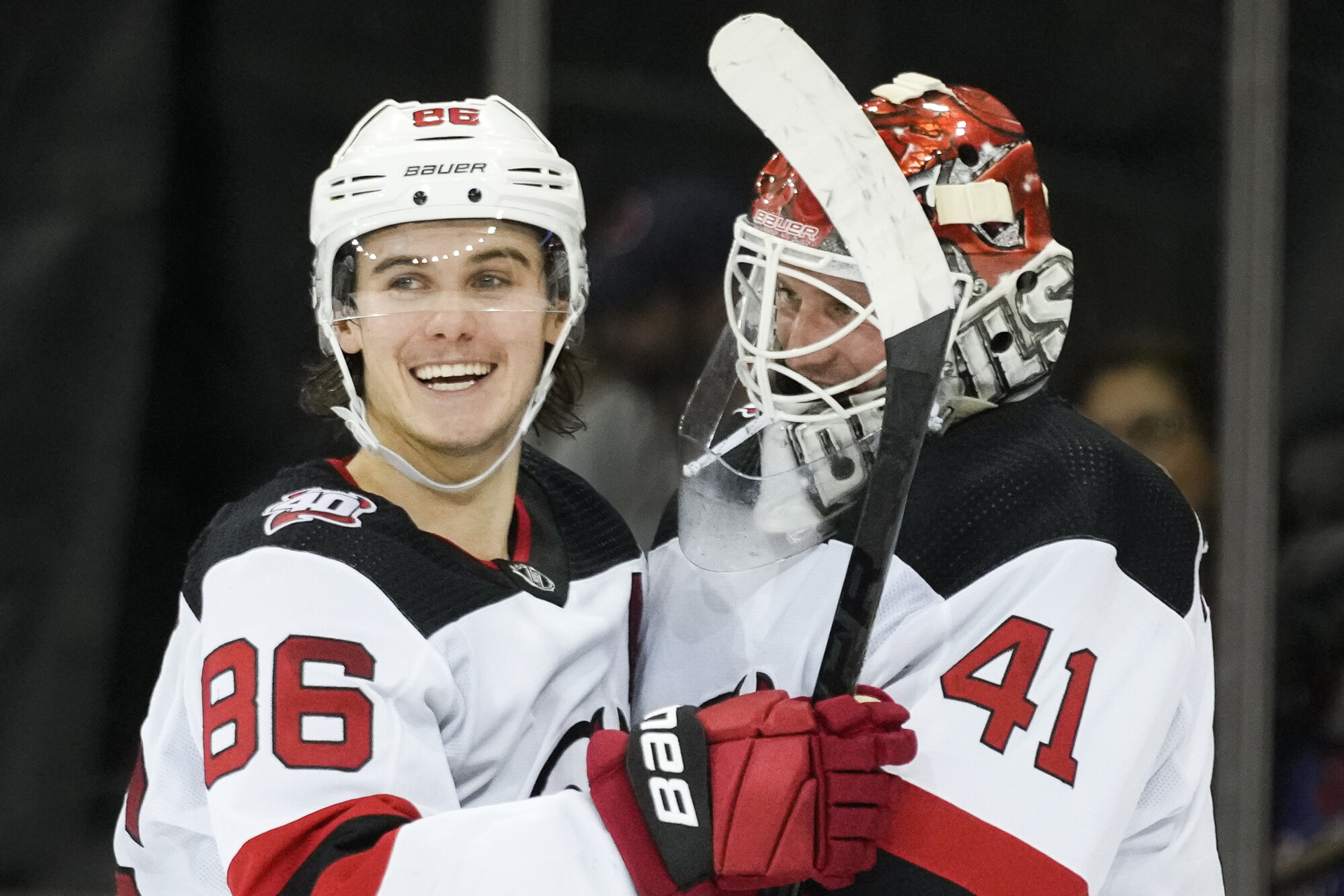 Devils' 13-game win streak halted in 2-1 loss to Maple Leafs