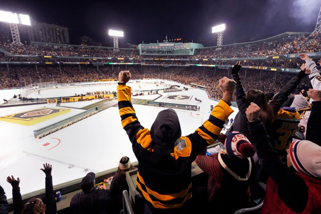 Boston Bruins 2023 Winter Classic Champions Team Celebration 8 x