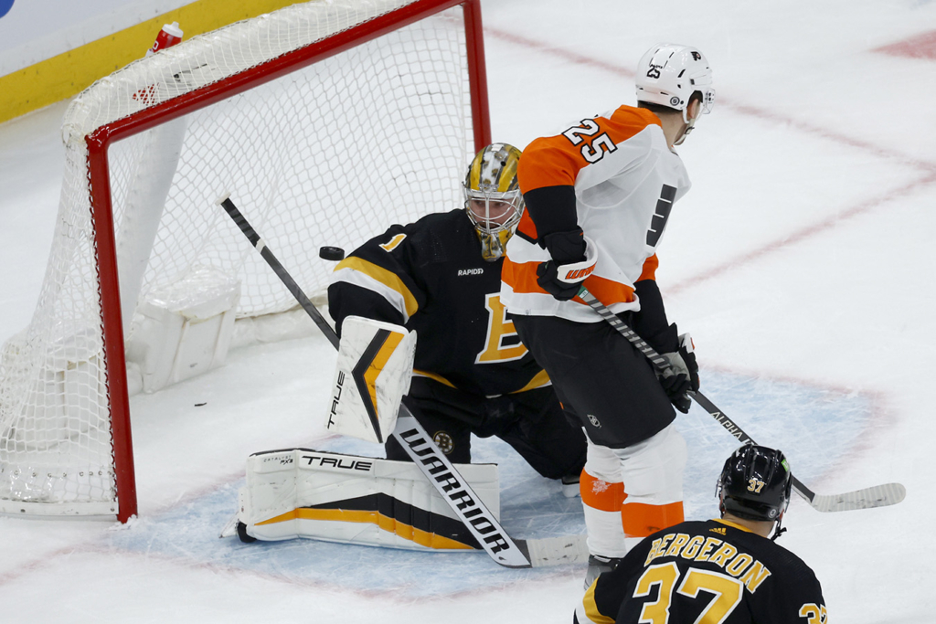 Marchand, Bergeron score two goals each in Bruins rout over Flyers