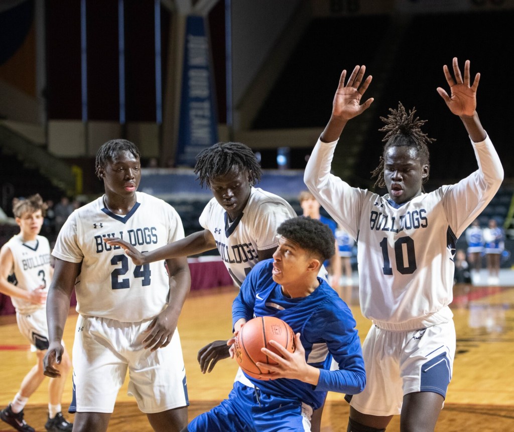 Boys Basketball: Van Eps hits game-winner for Bluejays - West Central  Tribune