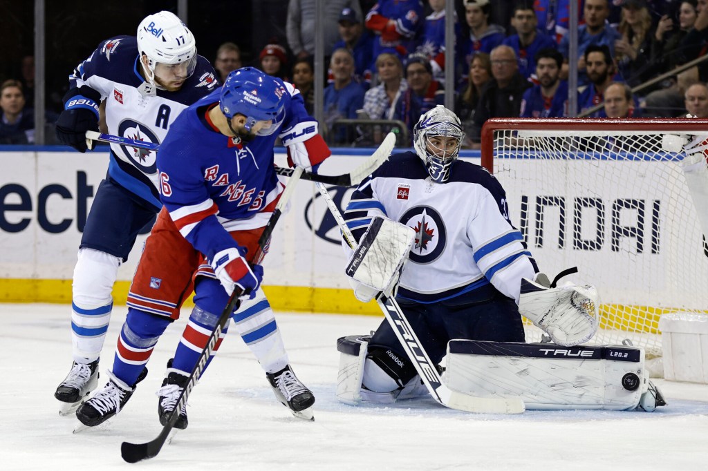 Kreider scores 2 to lead Rangers to 4-1 win over Jets