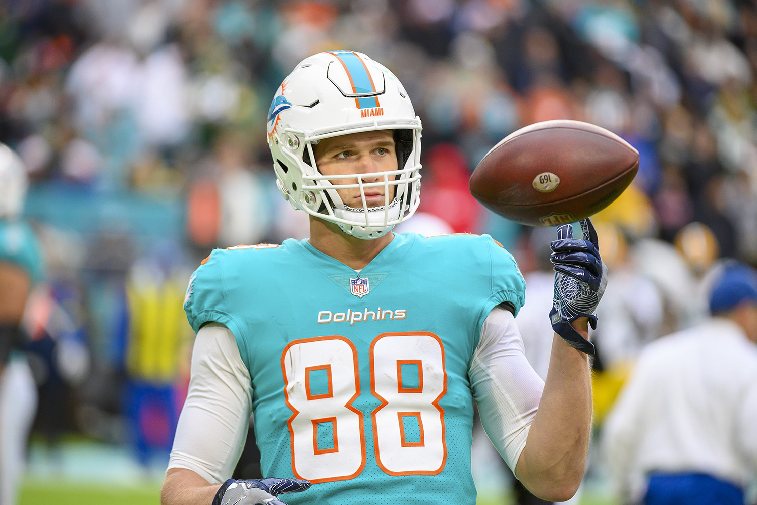 Mike Gesicki grabs a new number -- now, some footballs? – Five Reasons  Sports Network