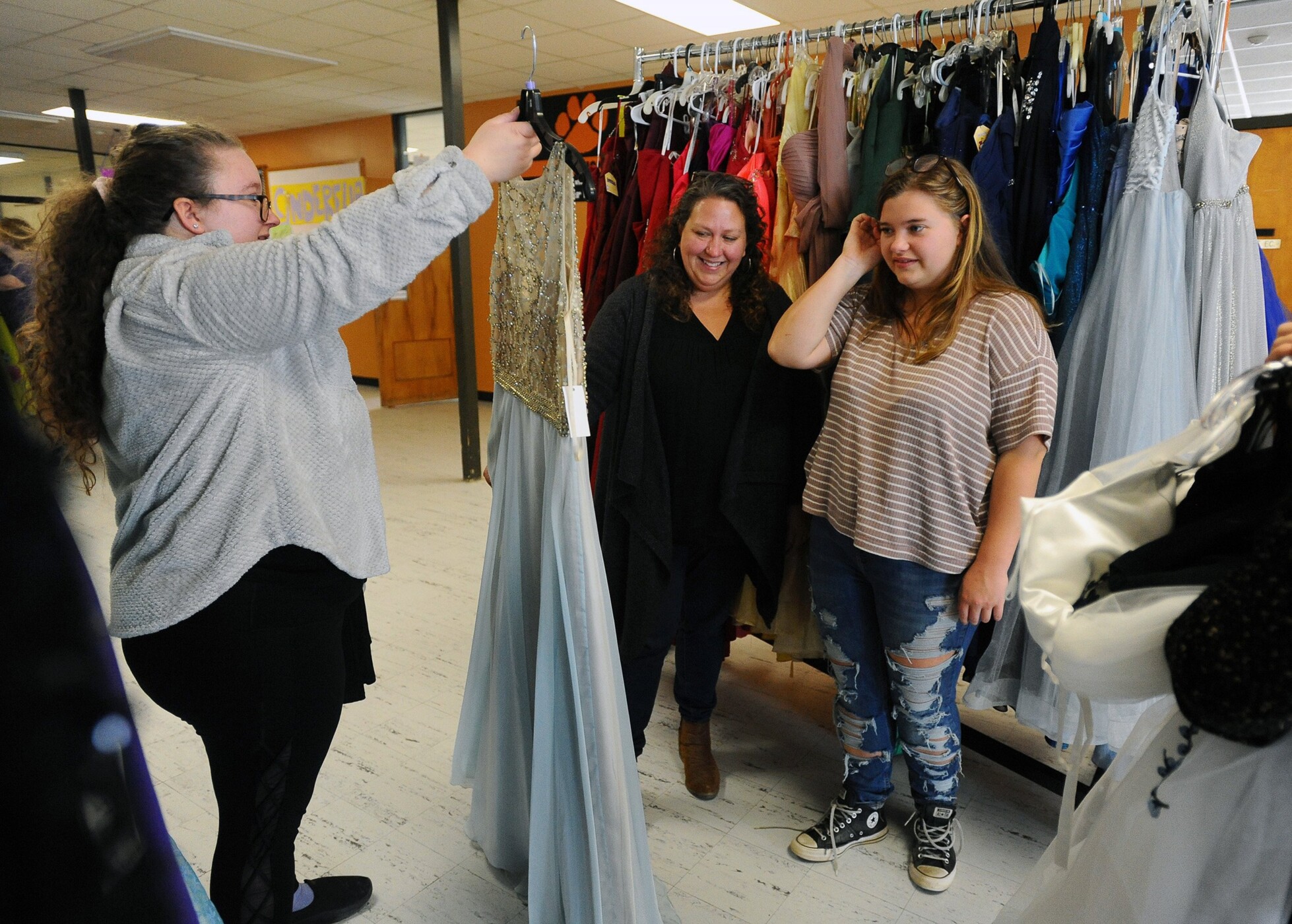 Cinderella stories Maine teens flock to Gardiner for prom dress