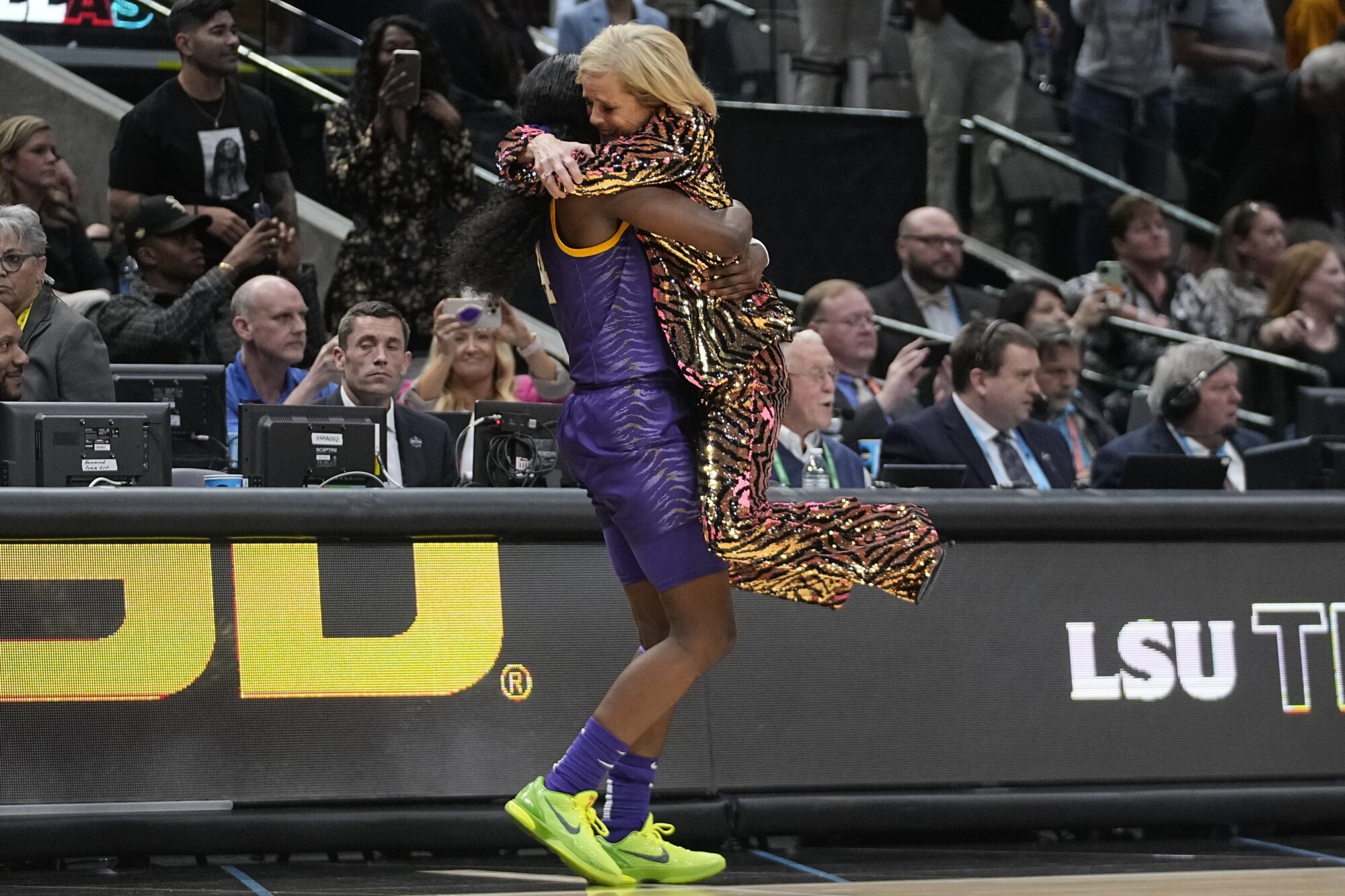 Kim Mulkey on NCAA tourney outfits: 'I do not go pick these things out