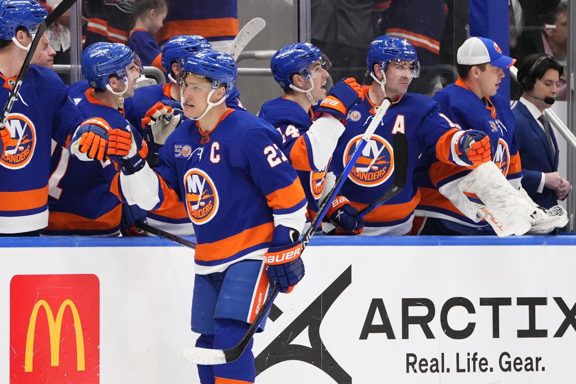 Nelson's 3-goal third period powers Islanders past Stars 4-2 - The