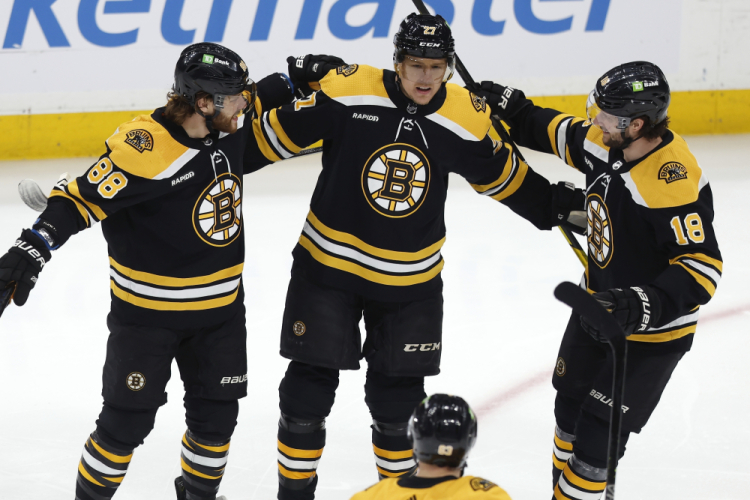 Bruins beat the winless Sharks 3-1 for their 3rd straight win to