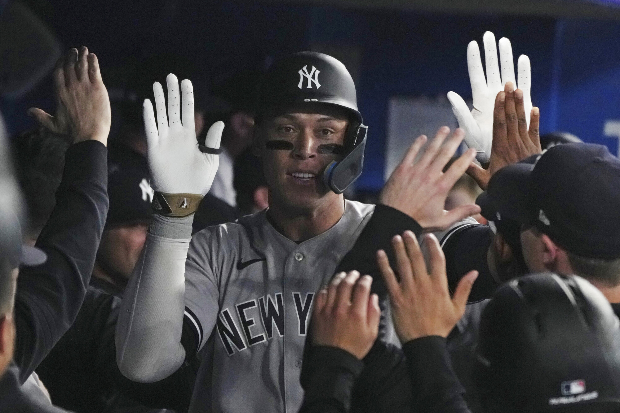 New York Yankees: Aaron Judge removed from game because turf