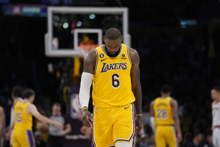 NBA Notebook: Does recent success make Lakers consider a trade?